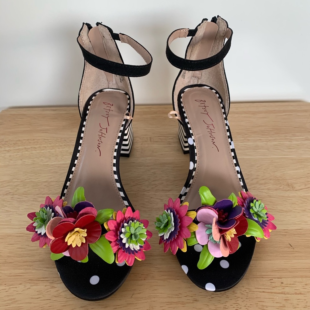NEW Betsey Johnson Indy Embellished Floral Sandals